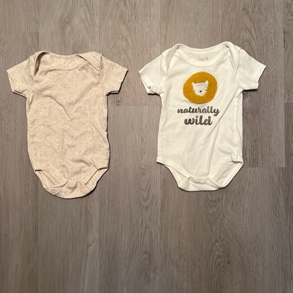 6-9 onesies - Picture 1 of 3